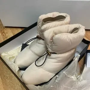 J.Crew Chateau Puffer Jacket Review | Kelly in the City JCrew Elsa Puffer Boot With Primaloft display picture 1